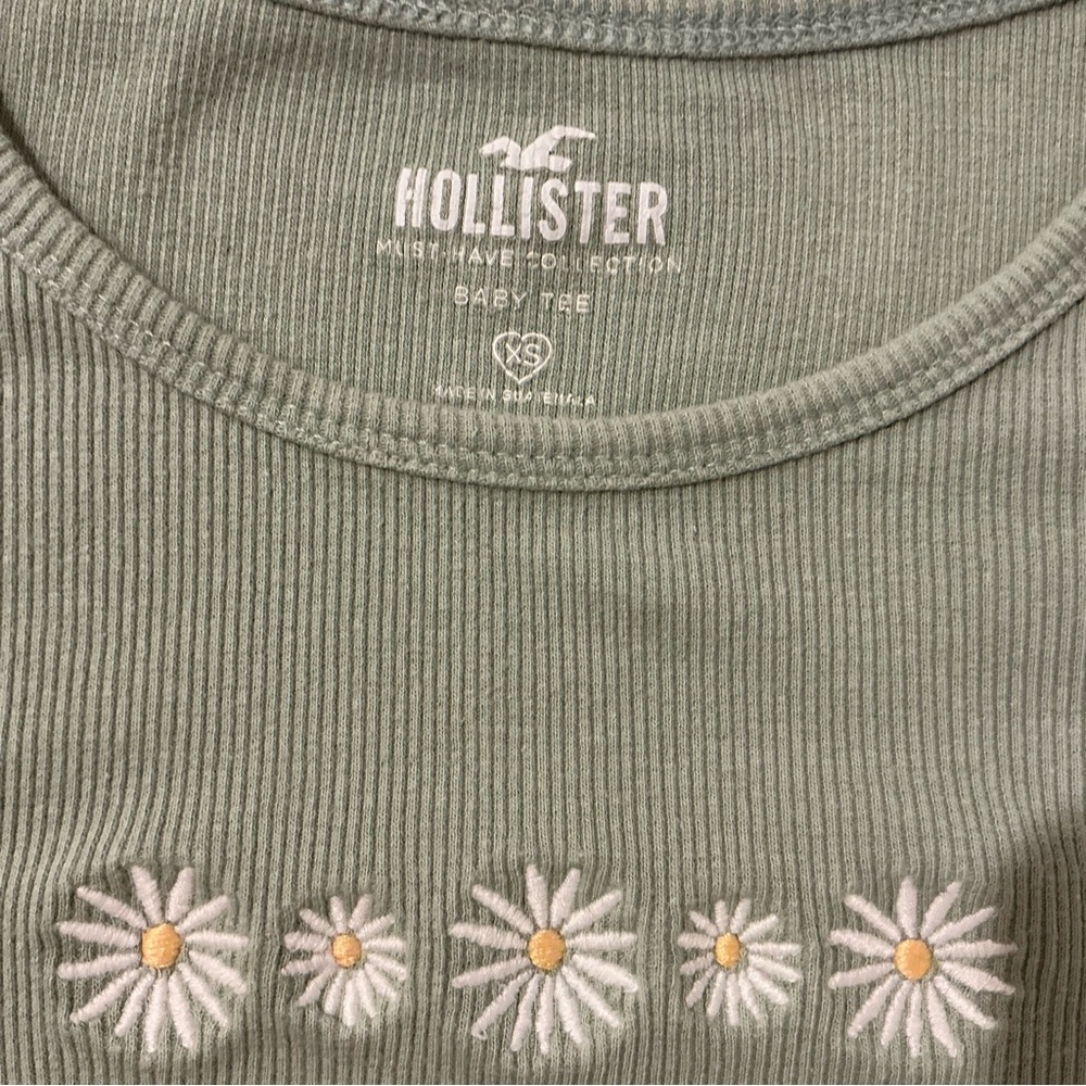 Hollister girl short sleeve top Size S